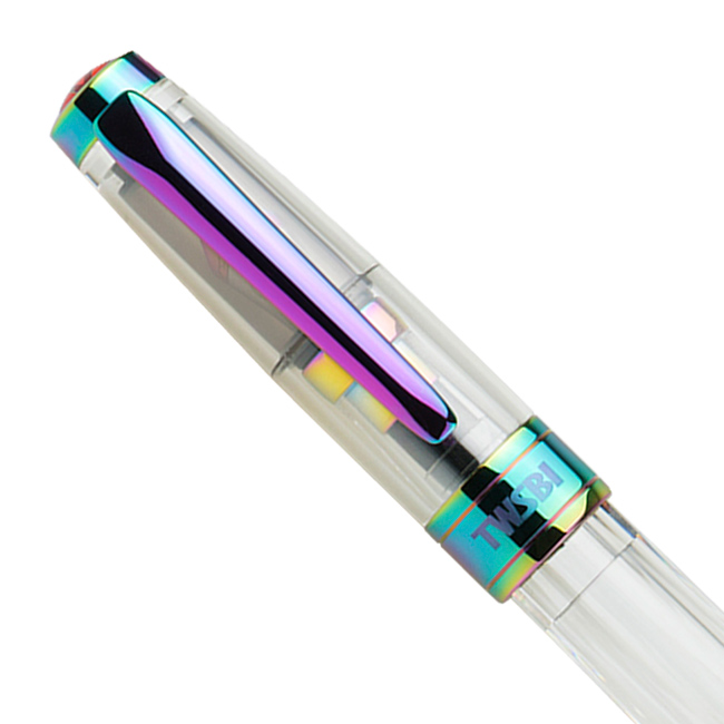 Iridiscent details in the cap of the TWSBI Diamond Iris